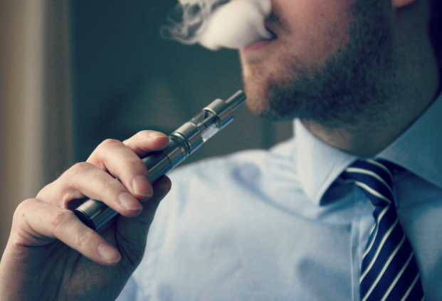 Cigarette électronique, vapoteur