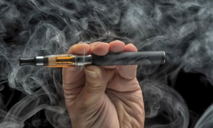 cigarette électronique, legislation sur le tabac, arrêter de fumer, vaporisateur personnel